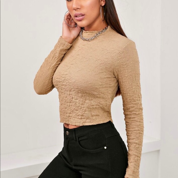 🎈$5 Crinkle Crop Top 🎈 - Picture 4 of 5